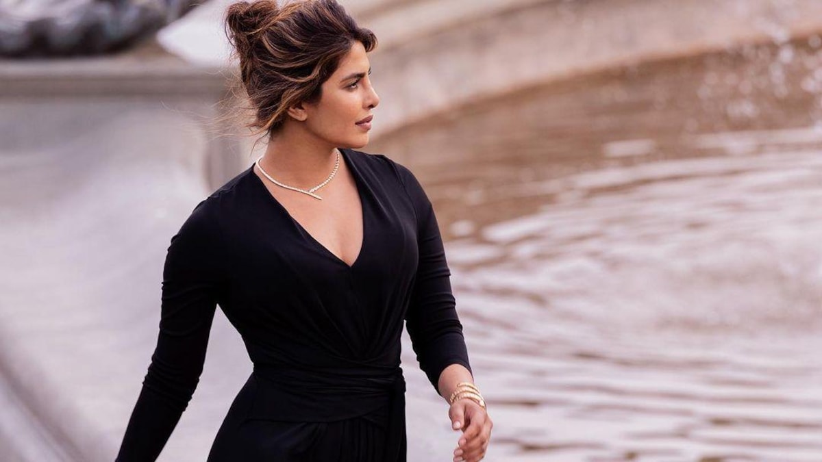 Priyanka in online black dress