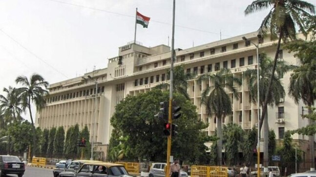 Mumbai: Woman tries to jump off Mantralaya's third floor, saved by cop - Vimarsana News