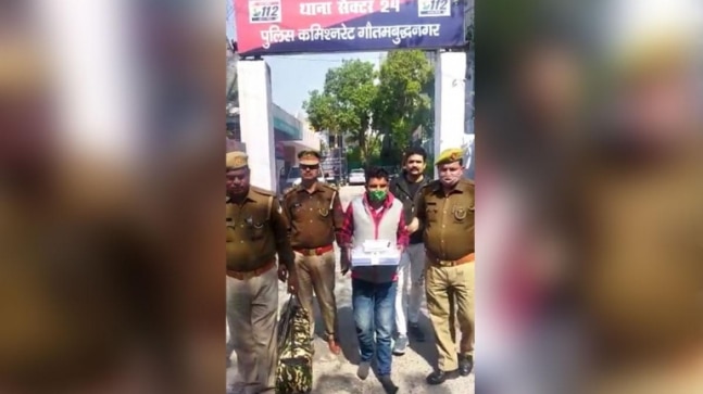 Noida: Man held for printing fake banknotes at home; counterfeit currency seized - Vimarsana News