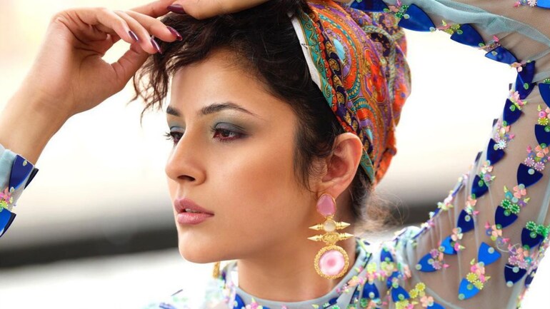 Shehnaaz Gill turns retro diva in new photos. Shehnaaz Gill turns retro diva in new photos.