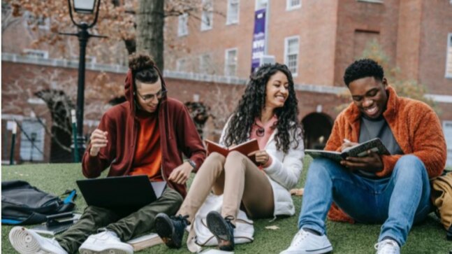 How students can choose the best destination to study abroad - Vimarsana News