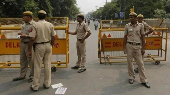 Police on alert after e-mail threatens bomb blast in Delhi - Vimarsana News
