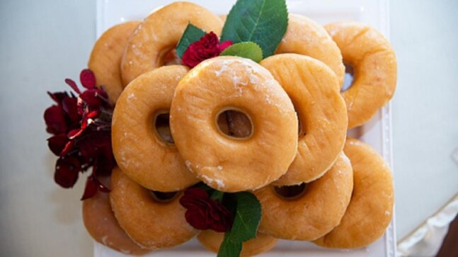 Bride ordered a doughnut cake worth over Rs 18k for her wedding. Then, this arrived - Vimarsana News