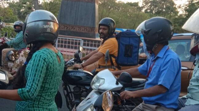 Kapil Sharma says 'kisi ko batana mat' after fan shares his pic as food delivery guy