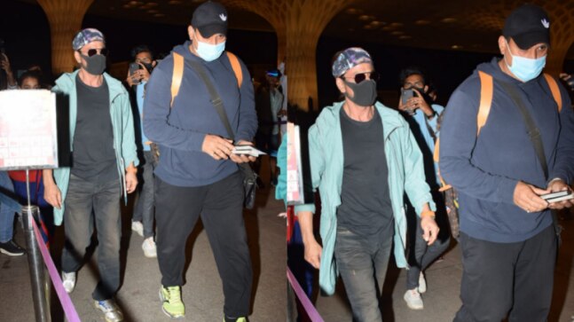 Shah Rukh Khan's gesture at Mumbai airport is winning hearts. Watch video