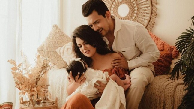 Aditya Narayan shares adorable family pic as daughter Tvisha turns two months old - Vimarsana News