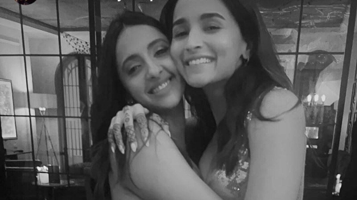 Alia Bhatt's full wedding reception look revealed! BFF Akansha Ranjan Kapoor shares beautiful pic with dulhan