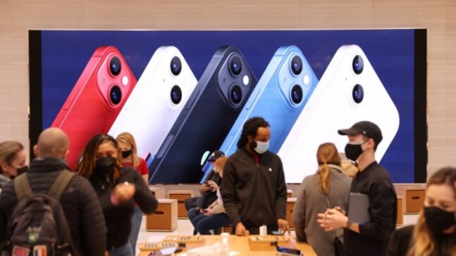 Apple iPhone, MacBook shipments delay as COVID-19 lockdown hits China - Vimarsana News