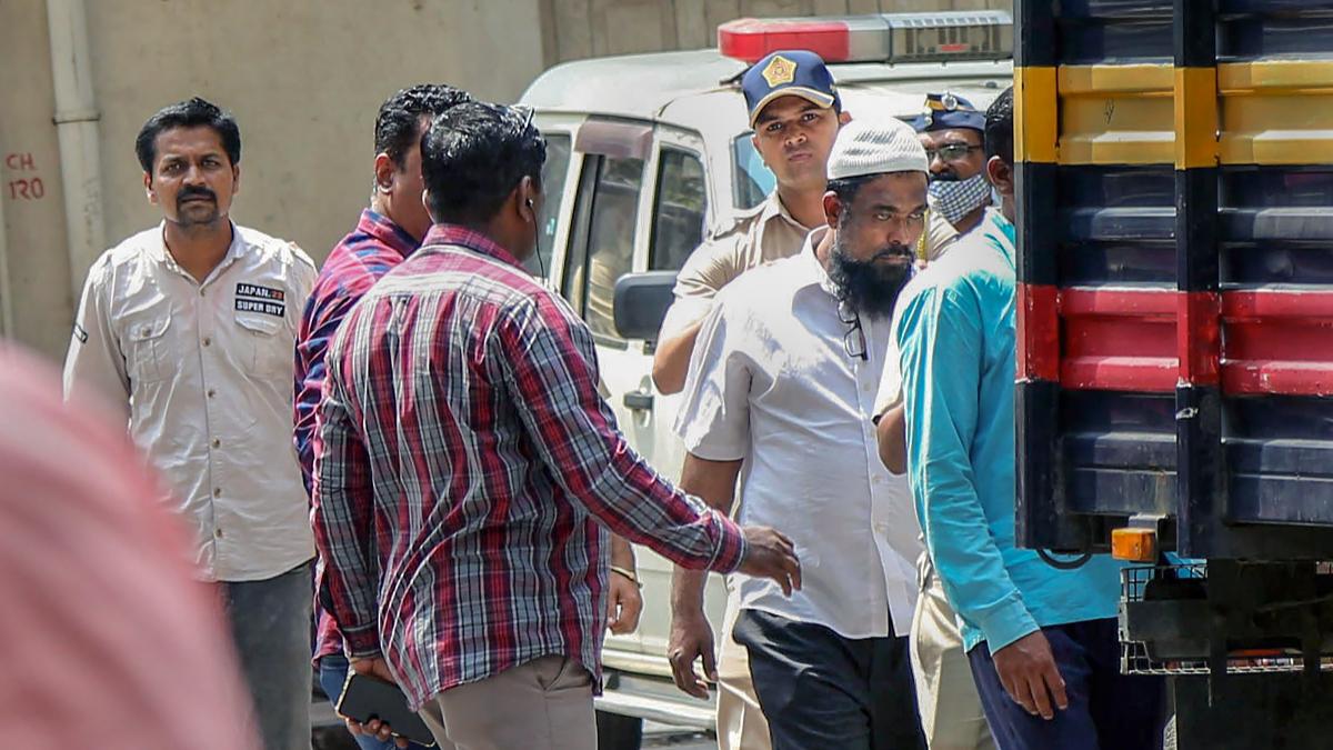 Mumbai Police arrests MSRTC workers 