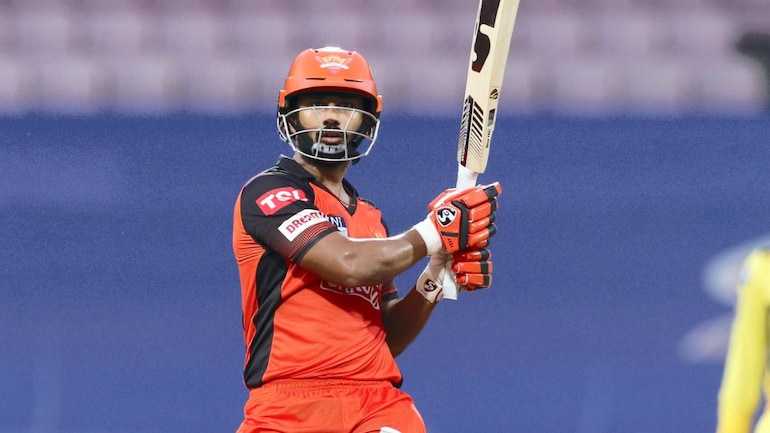 IPL 2022: Rahul Tripathi and Brendon MCullum catch up with a hug after SRH star hurts former franchise - Sports News