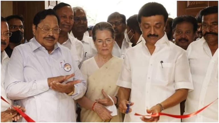 MK Stalin with Sonia Gandhi and others MK Stalin with Sonia Gandhi and others