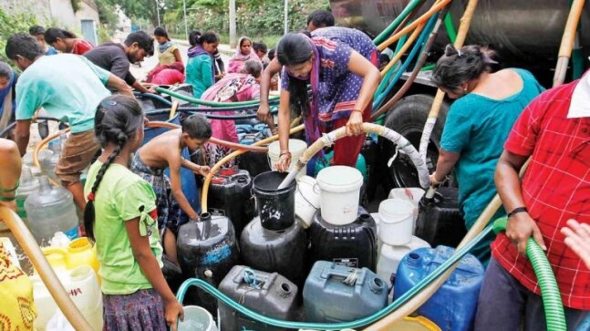 Water crisis in Maharashtra: Digging riverbed, use of fire department tankers as locals face shortage
