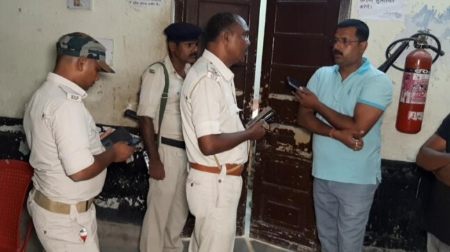 Robber caught red-handed in Bihar's Hajipur, locals beat him to pulp - Vimarsana News