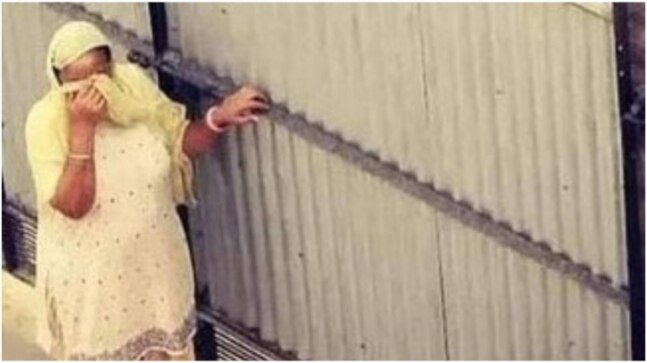 This viral pic of a mother bidding farewell to her soldier son will move you to tears