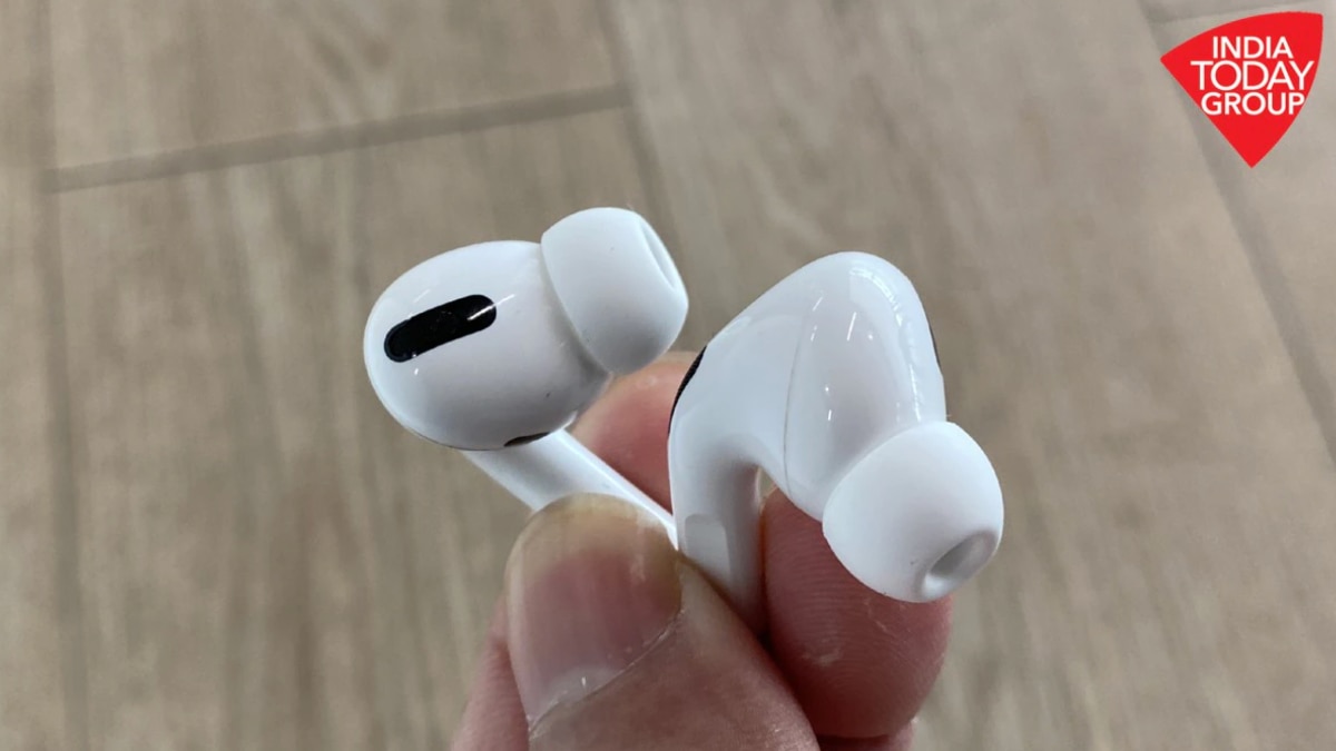 Apple earphones shop croma