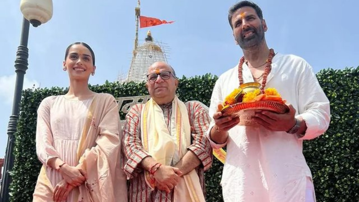 Manushi Chhillar and Akshay Kumar visit Gujarat's Somnath Temple.