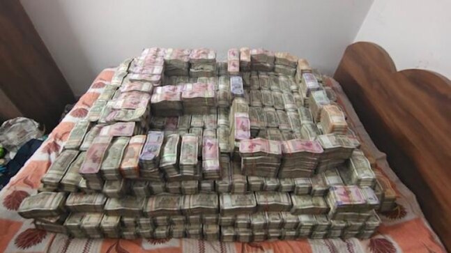 Rs 19 crore in cash seized from aides of IAS officer in Jharkhand - Vimarsana News