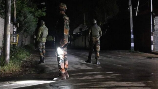 1 killed, 3 injured in grenade blast at newly-open wine shop in J&K's Baramulla - Vimarsana News