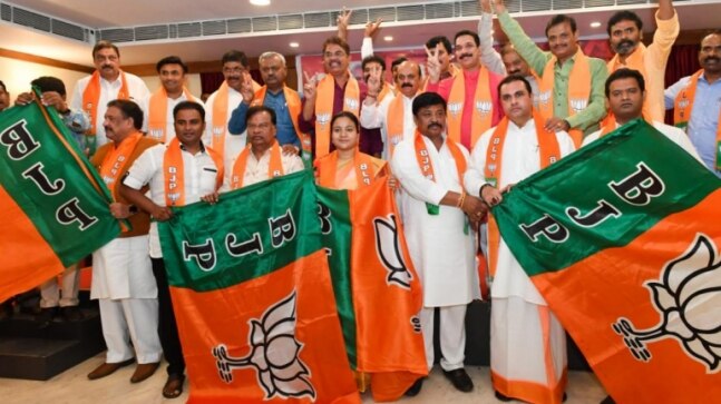 Hours after quitting Congress, former Karnataka minister Pramod Madhwaraj joins BJP