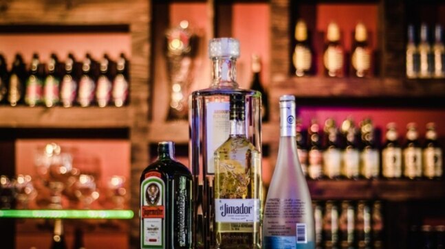 Patna: Truck with more than 10,000 liquor bottles seized - Vimarsana News