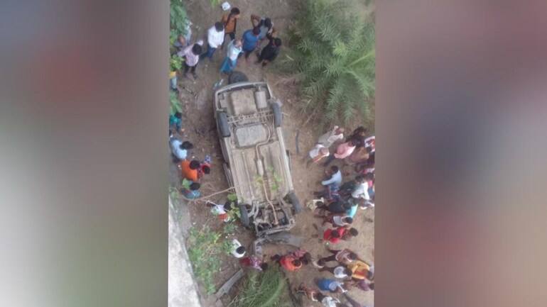 Bihar: Five of family killed, two injured car carrying marriage party falls into river Bihar: Five of family killed, two injured car carrying marriage party falls into river