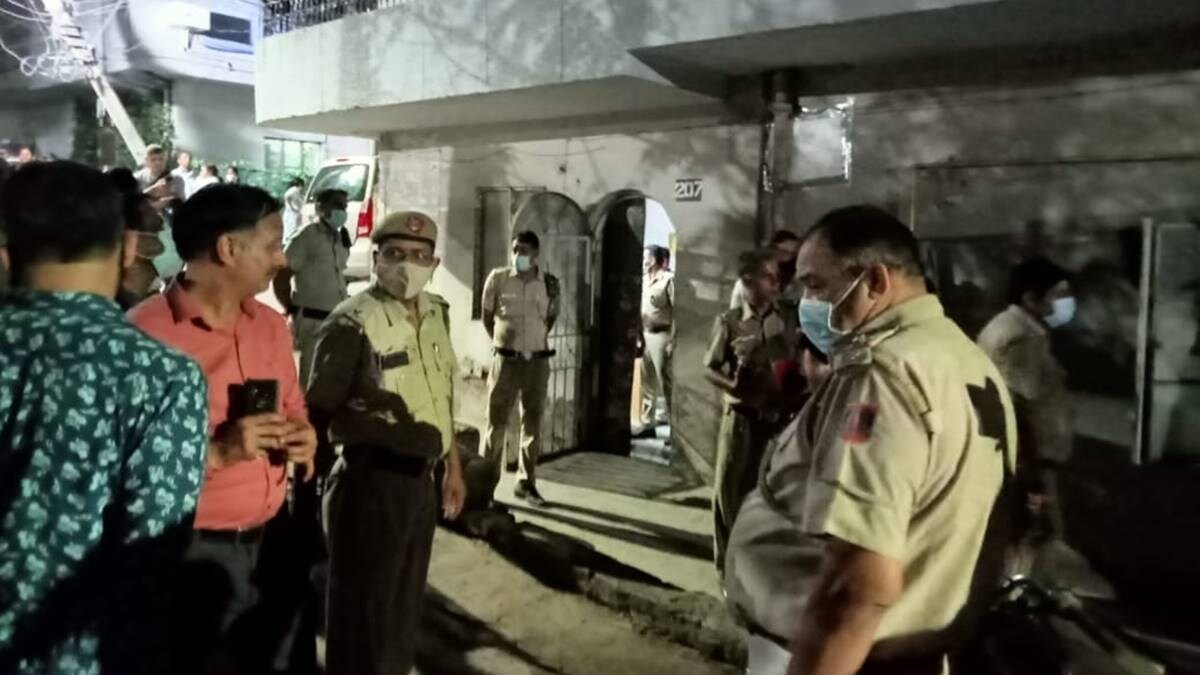 Deadly gas, do not light match': Chilling note by woman, daughters in Delhi's triple suicide - Cities News