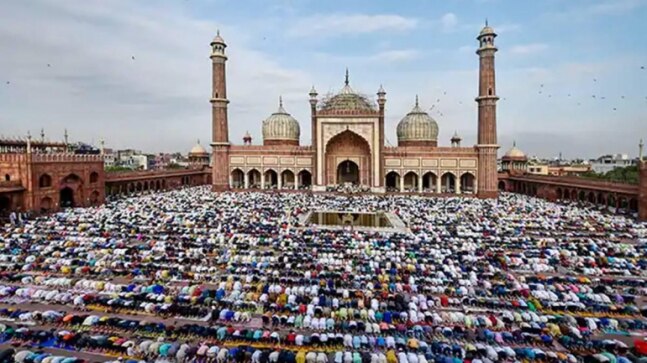 Eid-Ul-Fitr 2022: Hundreds of devotees offer namaz at Delhi's iconic Jama Masjid