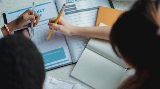 Here's why solving previous years' question papers is important - Vimarsana News