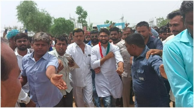 After Hardik Patel’s exit, Jignesh Mevani is Congress’ poster boy in Gujarat