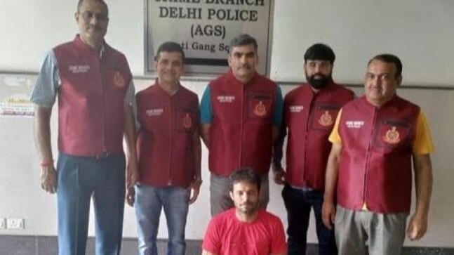 Delhi Police arrests parole jumper involved in murder case - Vimarsana News