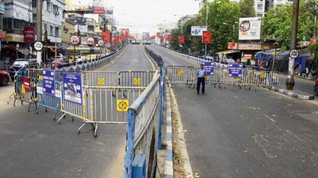 Woman falls from busy Kolkata flyover while returning from work, sustains injuries - Vimarsana News