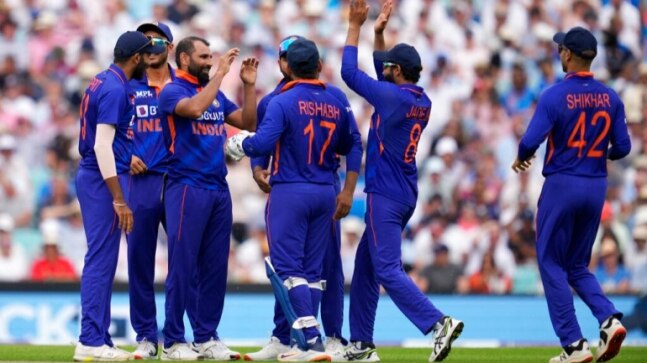 Virender Sehwag hails Jasprit Bumrah and Mohammed Shami after India win 1st ODI – No better pair in world cricket
