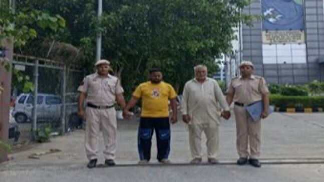 Police bust immigration racket, 2 arrested for duping people on pretext of sending them abroad - Vimarsana News