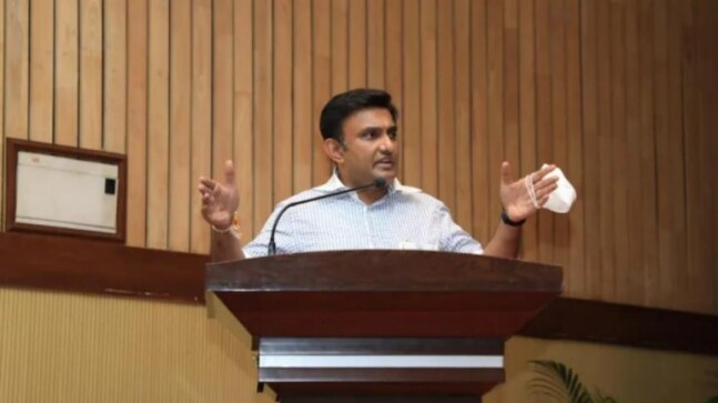 Described loot programme beautifully: K'taka minister mocks Congress MLA for wealth remark