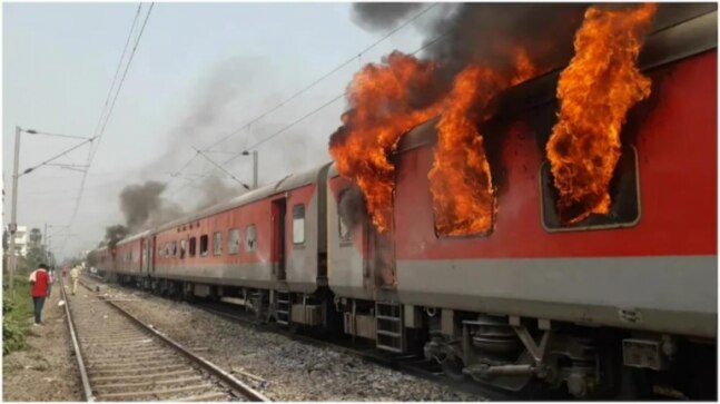 Railways sufferred loss of over Rs 259 crore during Agnipath protests, Centre tells Parliament