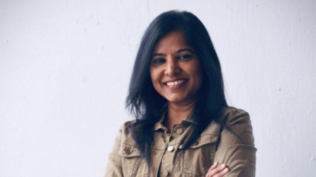 Kaali poster row: Filmmaker Leena Manimekalai posts fresh tweet amid outrage - Vimarsana News