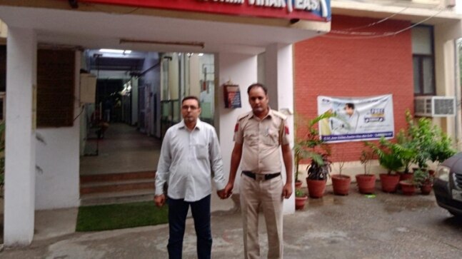 Delhi man cooks up robbery story to steal wife's money, held - Vimarsana News