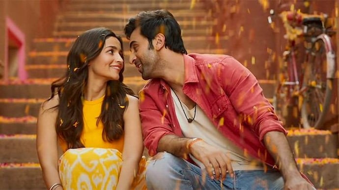 Alia Bhatt Ranbir Kapoor s Kesariya tops global YouTube music