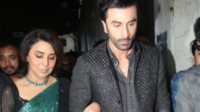 Neetu Kapoor falters while mouthing Ranbir's karam se dacait Shamshera dialogue, latter corrects her