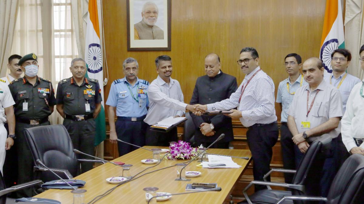 iDEX officials at signing ceremony of 100th contract for defence innovation with Pacify Medical Technologies Pvt Ltd in the presence of Defence Secretary Ajay Kumar.