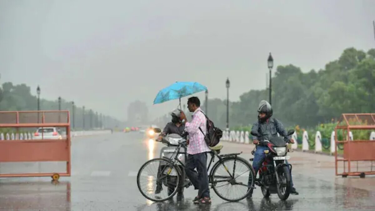 Delhi weather update City to witness cloudy skies, light showers today