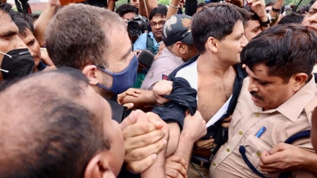 Solidarity or stunt? BJP says Rahul Gandhi tore Congress leader's shirt during protest 1 FZYlLtjUUAAMjJs 1200x768 0