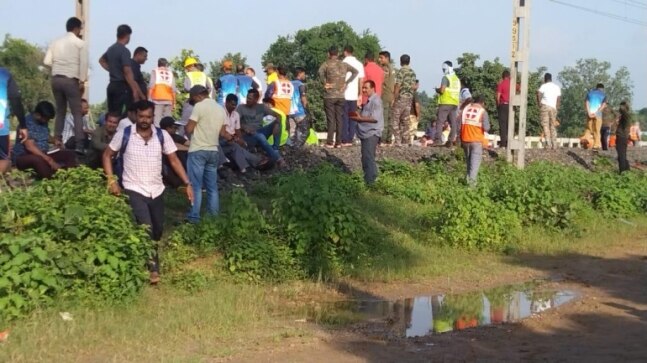 Maharashtra: 53 injured after 3 bogies of train derails in Gondia - Vimarsana News