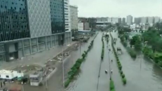 Flood-like situation on Surat streets after heavy rainfall | WATCH - Vimarsana News