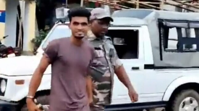 Man who set girl on fire in Jharkhand's Dumka seen smiling in police custody | Video - Vimarsana News