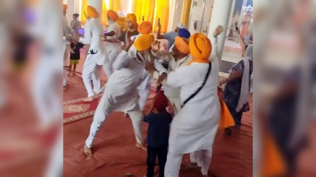 2 groups clash over leadership inside Punjab Gurudwara