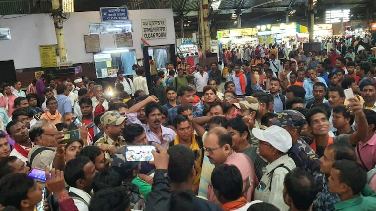 Bangal News: बंगाल सीएम के विरुद्ध बीजेपी ने शुरू किया नबान्न कैंपेन, पुलिस और नेताओं के बीच हुई निकझोक Bangal News: बंगाल सीएम के विरुद्ध बीजेपी ने शुरू किया नबान्न कैंपेन, पुलिस और नेताओं के बीच हुई निकझोक