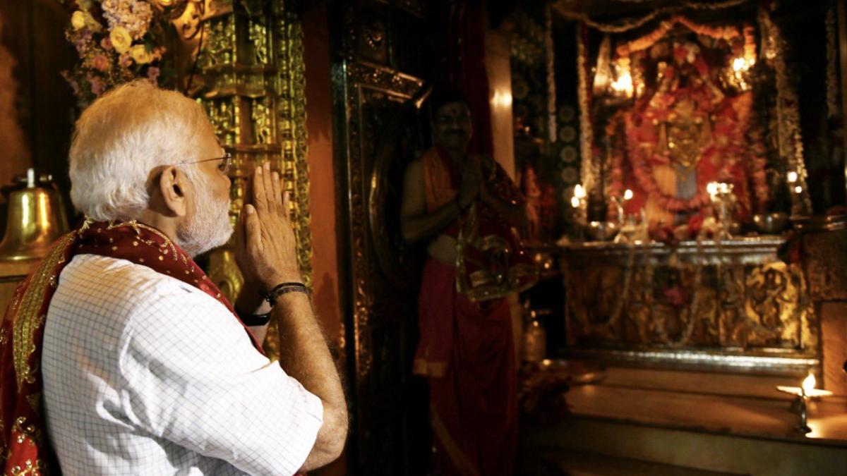 Prime Minister Narendra Modi offered prayers at Ambaji Temple. (Image: Twitter/ @narendramodi)