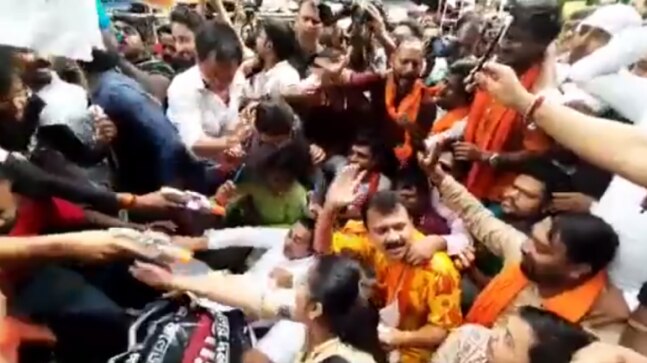 BJP protests with toy guns over Abhishek Banerjee's 'shoot in head' comment - Vimarsana News