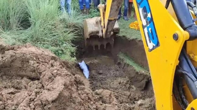 Police dig grave using JCB, bury girl who died after molestation, assault in Lakhimpur Kheri